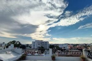 Shri Heritage - Entire Cozy Floor II at Assi, Varanasi