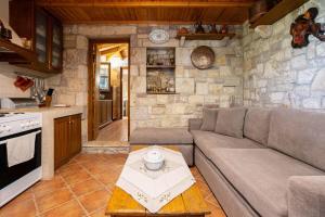 Petalidi Stone House with garden near the beach