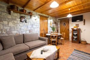 Petalidi Stone House with garden near the beach