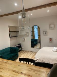 Superbe Studio Montmartre, rue des Abbesses