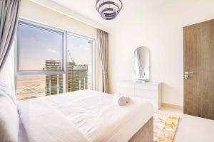 Stunning 1BR Apartment at Harbour Views Dubai Creek