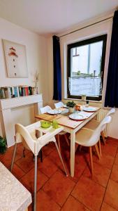 Familienfreundliches modernes Ferienhaus nahe zum Meer und zur Pier