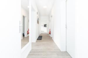 MR Living I moderne Apartments mit Einzelbetten, voll ausgestattete Küche, WLAN, Parkplatz, ideal für Monteure I DR01, DR02