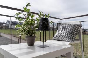 MR Living I moderne Apartments mit Einzelbetten, voll ausgestattete Küche, WLAN, Parkplatz, ideal für Monteure I DR01, DR02