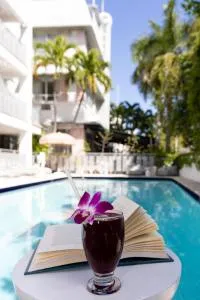 Crest Hotel Suites - Miami Beach