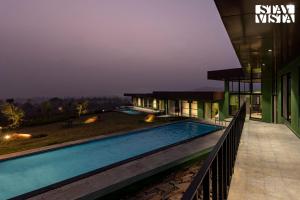 StayVistas Minty Mirage - Mountain & Lake-View Villa with Pool, Expansive Lawn & Terrace