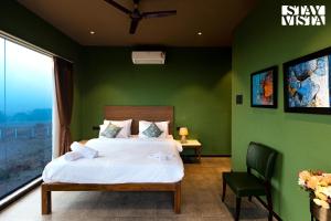 StayVistas Minty Mirage - Mountain & Lake-View Villa with Pool, Expansive Lawn & Terrace