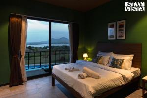 StayVistas Minty Mirage - Mountain & Lake-View Villa with Pool, Expansive Lawn & Terrace