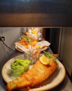 Two Bedroom Lodge In The Country - Restaurant Bar Onsite