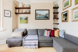 Artistic Pied-à-Terre, Steps from the Tube, Moments from Londons Heart