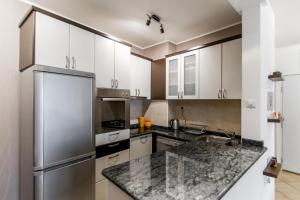 Modern Living Apts - Botanica - PRIVATE PARKING