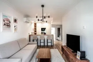 Ocean Breeze: T1 Apartment in Cascais - Santa Marta