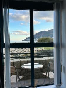 NIapartments Coastal retreat with Mountain views