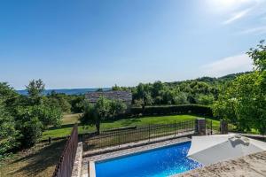 Rustic Villa Marija with panoramic view in Zrenj 