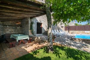 Rustic Villa Marija with panoramic view in Zrenj 