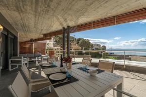 Apartamento con gran terraza delante del mar