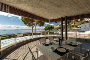 Apartamento con gran terraza delante del mar