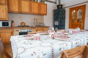 Casa Plaiul Cailor: Rustic Mountain Hideaway