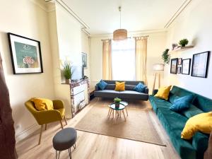 Maisons de vacances 4 Ch - 10 pers - Grande Maison - Parking - Jardin - BBQ : photos des chambres