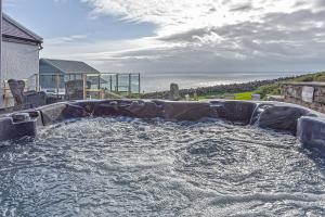 Goferydd, South Stack, Anglesey, 4 bed luxury home, hot tub, dog friendly