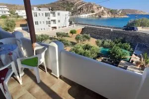 Παραθαλάσσιο εξοχικό σπίτι με θέα τον κόλπο Βάρης - Perdhíki