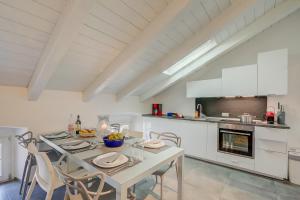 Loft & Jacuzzi - Happy Rentals