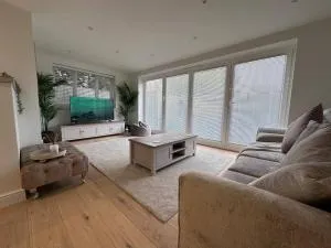 2bed Ground Floor flat + garden - Appleton