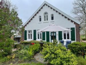 Landhaus up de Warft - Friesenrose