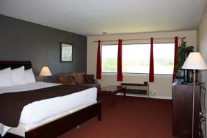 King Room room in Shenandoah Inn MAJOR CREDIT CARDS REQUIRED for check in