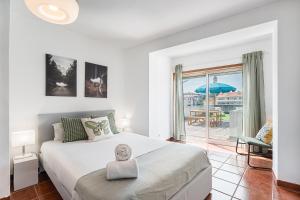 GuestReady - Portrait with a view