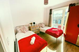 Beautiful 2 Bedroom, 2 Bathroom, Free Parking, Milton Keynes City Centre Penthouse Apartment