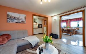 Stunning Home In Vinica Breg With Sauna 