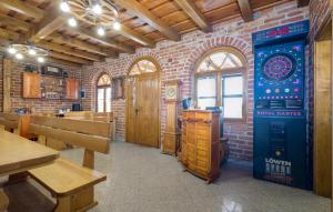 Gorgeous Home In Rovisce