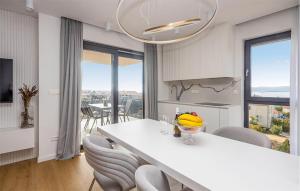 Lovely Apartment In Sveti Filip I Jakov 