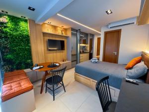 Studio 250mts da PRAIA I Piscina com VISTA PANORÂMICA em ROOFTOP I ACADEMIA I HOME OFFICE I WiFi 100Mbps