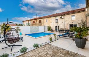 Lovely Home In Vidulini With Kitchen