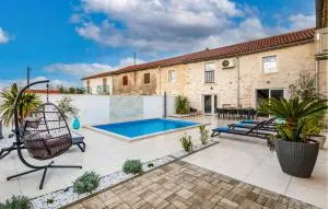 Lovely Home In Vidulini With Kitchen - Vidulini