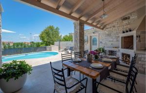 Awesome Home In Vodnjan With Wifi