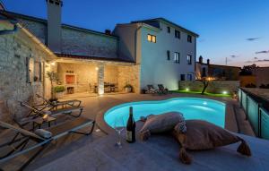 Awesome Home In Vodnjan With Wifi