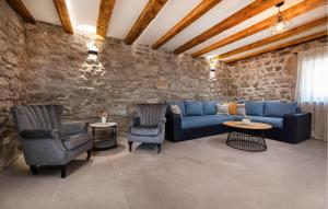 Awesome Home In Lakmartin 