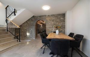 Awesome Home In Lakmartin