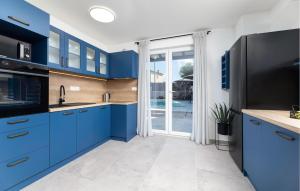 Awesome Home In Lakmartin