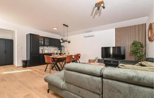 Lovely Home In Dabovi Stani With Kitchen