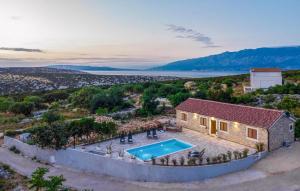 Lovely Home In Dabovi Stani With Kitchen