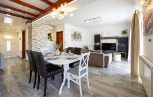 Gorgeous Apartment In Bajnice With Wifi 