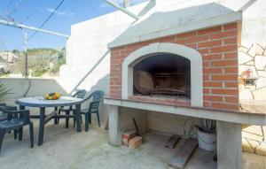 Gorgeous Apartment In Bajnice With Wifi