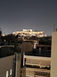 Cozy Suite with Acropolis View