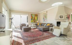 Lovely Home In Mijas With Wifi