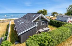 2 Bedroom Cozy Home In Sjølund
