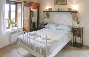 Maisons de vacances 4 Bedroom Gorgeous Home In Montpeyroux : photos des chambres